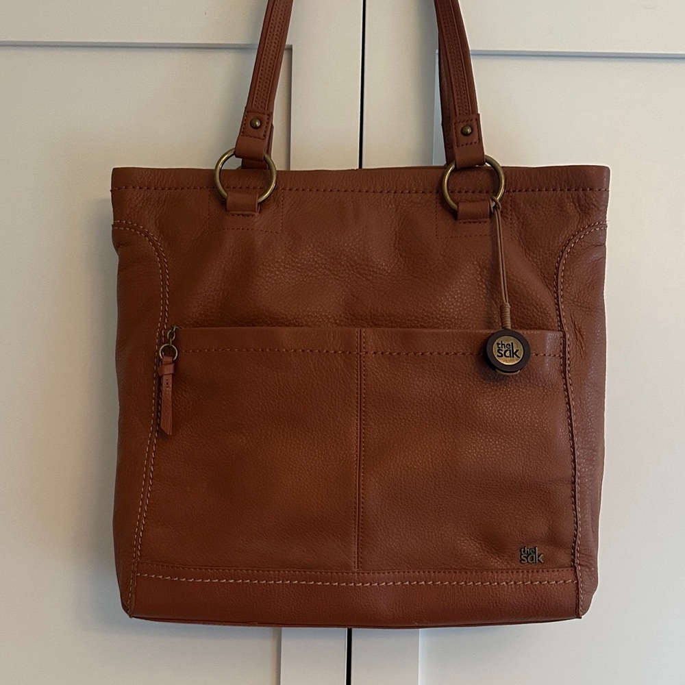 THE SAK-saddle brown ZIPPED tote -NWOT
